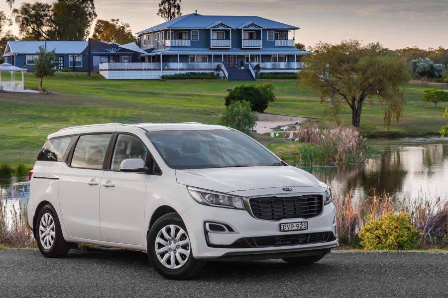  Kia Carnival S (YP) 2018 года  (AU) (фото 2 из 4)